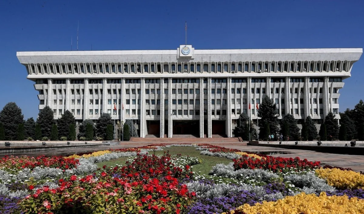 Здание парламента Кыргызстана закрыли на дезинфекцию