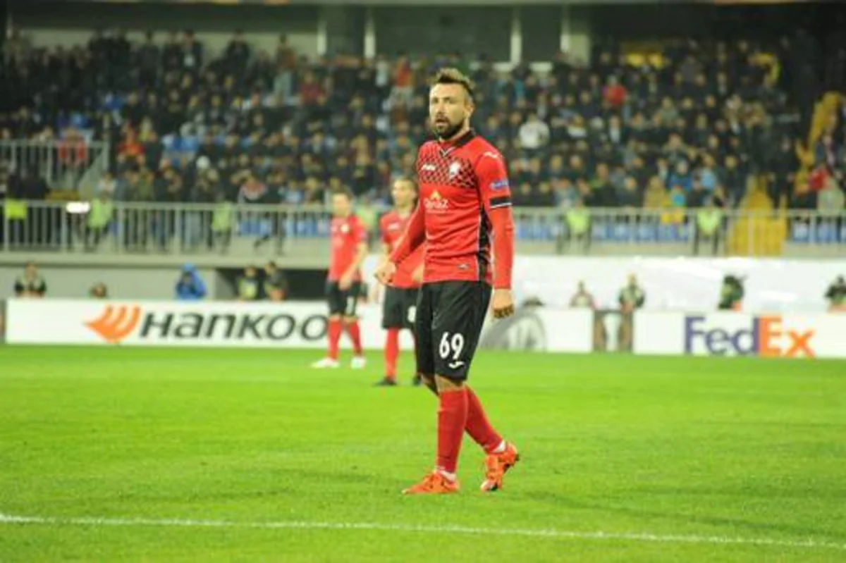 Qəbələnin hücumçusu keçmiş klubunu məhkəməyə verib