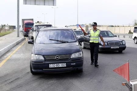 DYP: Sənəd tələb edəndə telefon çıxaranlar da olur, mübahisə edənlər də... - VİDEO