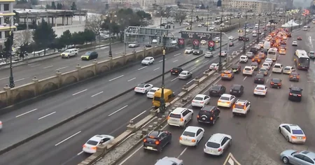 Bakıda 21 istiqamətdə tıxac var - SİYAHI