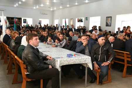 ​Deputatlığa namizəd Rövnəq Abdullayev Bakının Keşlə qəsəbəsində seçicilərlə görüşüb