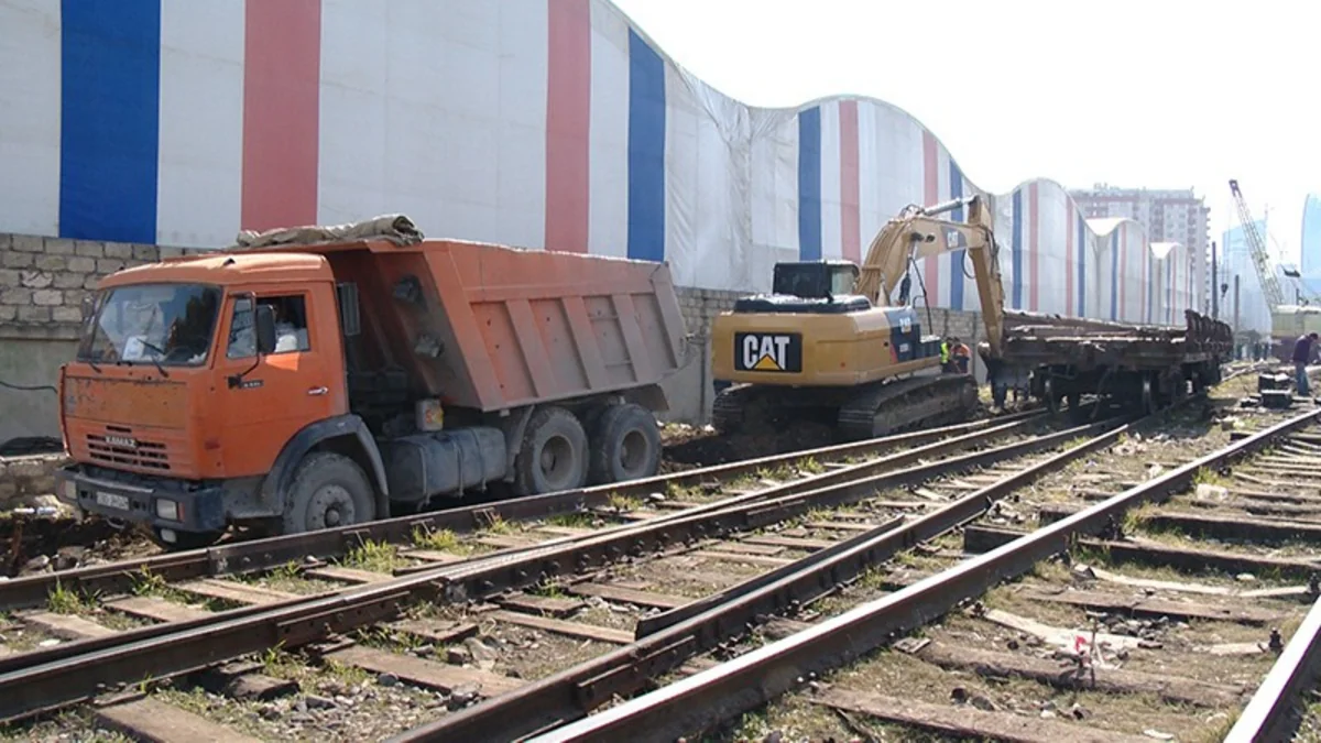 Bakının mərkəzində yeni yol salınır - VİDEO