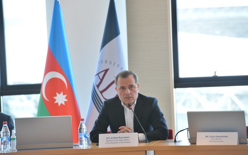 Ceyhun Bayramov müharibə sonrası inkişaf və əməkdaşlıq mövzusunda dəyirmi masada iştirak edib