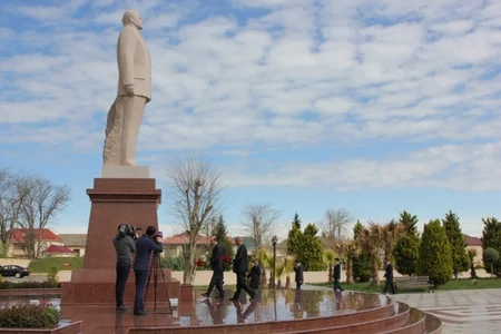 Əbülfəs Qarayev Salyanda vətəndaşları qəbul edib