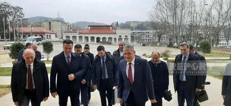 Serbiyanın Novi Pazar şəhər merinin rəhbərlik etdiyi nümayəndə heyəti Şuşada səfərdədir
