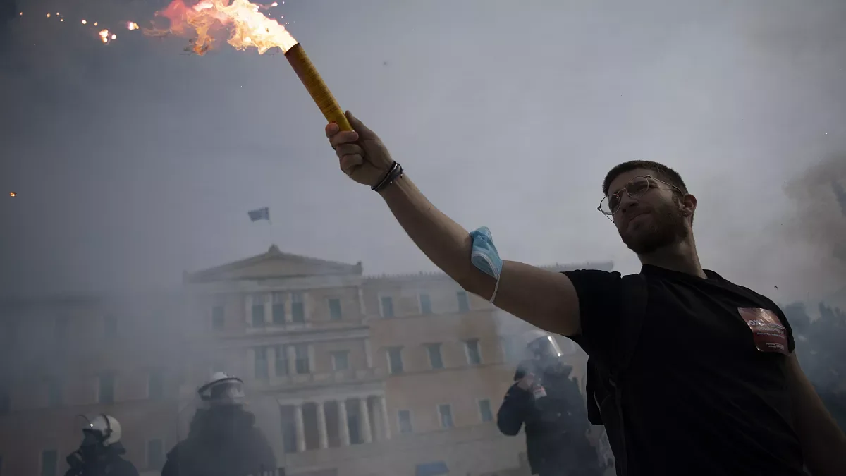 Greek students protest government plan for private universities