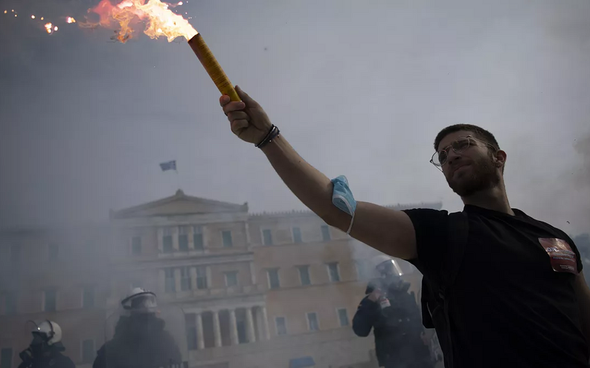 Greek students protest government plan for private universities