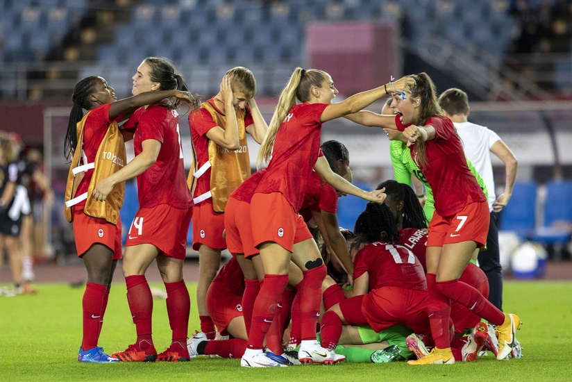 Tokio-2020: Qadınların futbol turnirində finalçılar müəyyənləşib