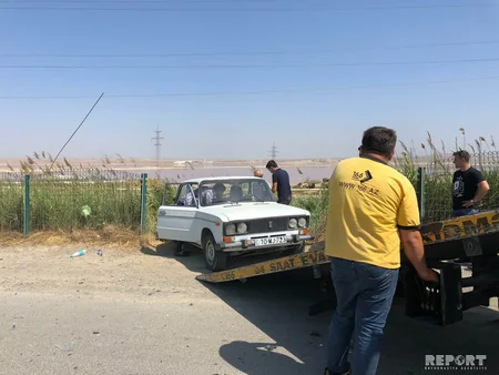 Abşeronda avtomobil Duz gölünün çərçivəsini qıraraq qəza törədib - FOTO