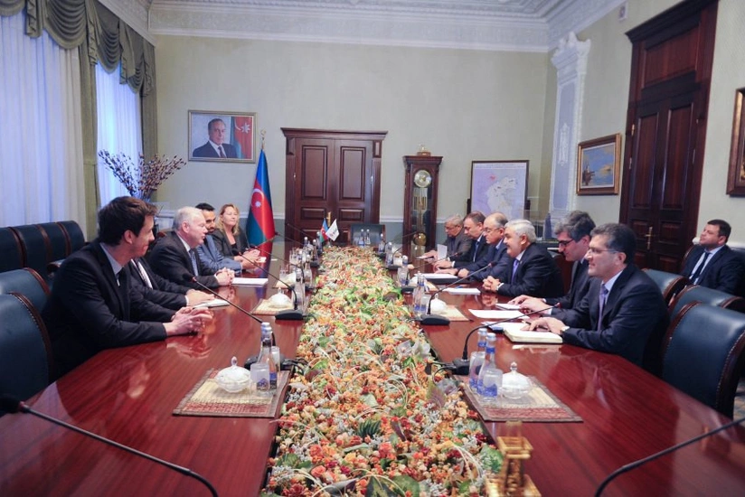 ​Rövnəq Abdullayev Böyük Britaniya baş nazirinin ticarət elçisi ilə görüşüb