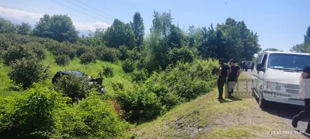 В Шеки опрокинулась машина, двое несовершеннолетних получили травмы