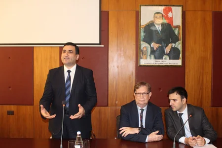 Nobel mükafatçısı Corc Smut Dövlət Neft və Sənaye Universitetində olub
