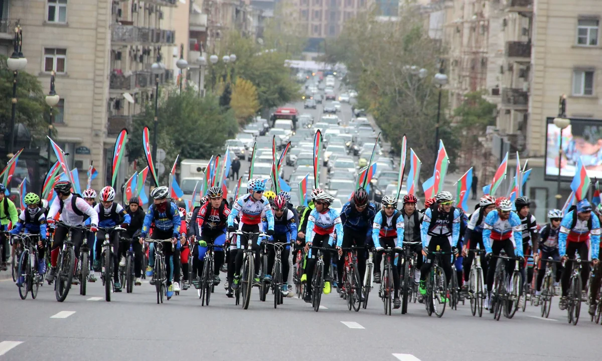 ​Dövlət Bayrağı Günü ilə əlaqədar veloyürüş keçirilib