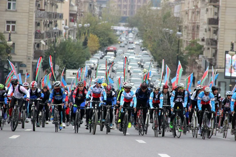 ​Dövlət Bayrağı Günü ilə əlaqədar veloyürüş keçirilib