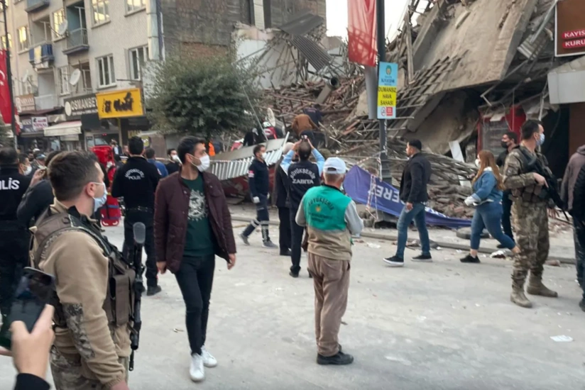 13 injured as building collapses in Turkey