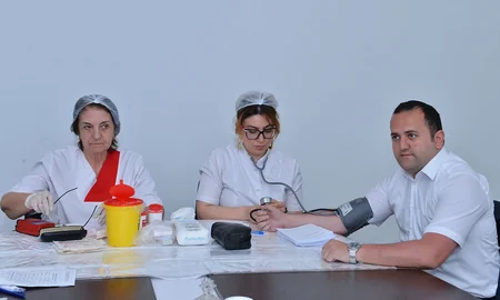 Təhsil naziri qan verib