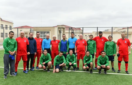 Məhbuslarla futbol veteranları arasında yoldaşlıq oyunu keçirilib