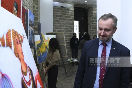 Azerbaijani artists present paintings dedicated to history, culture of Poland