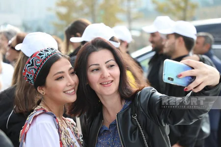 Özbək bloqçu: “Bakı o qədər gözəldir ki, getmək istəmirsən”