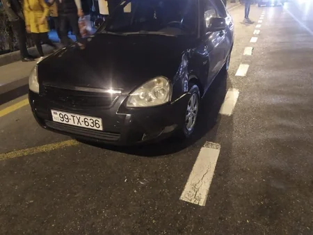 Bakıda motosikletlə avtomobil toqquşdu, xəsarət alan var - FOTO