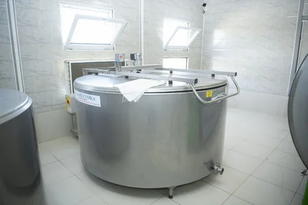 Məcnun Məmmədov Şamaxıdakı müəssisələrin fəaliyyəti ilə tanış olub