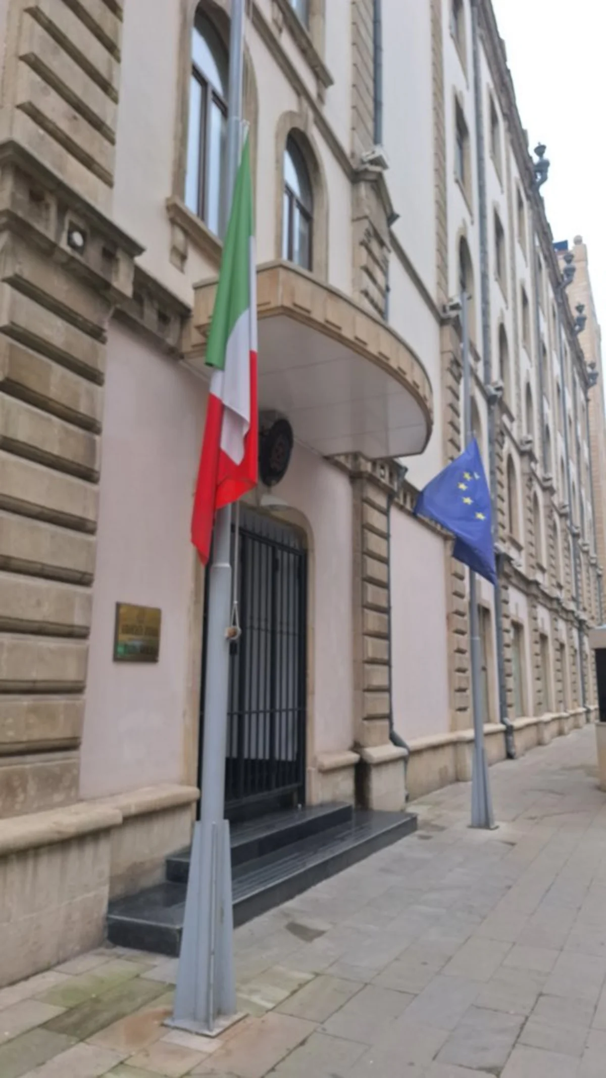 Italian embassy lowers flag in solidarity with Azerbaijan's mourning day
