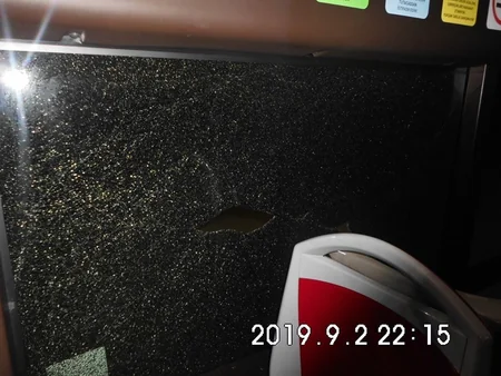 “BakuBus” avtobusunun pəncərəsi sındırılıb
