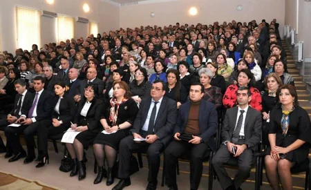 Təhsil nazirinin müavini məktəb direktorları ilə görüşüb