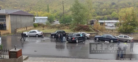 Şəkidə 7 avtomobil toqquşub, keçmiş baş həkim xəsarət alıb