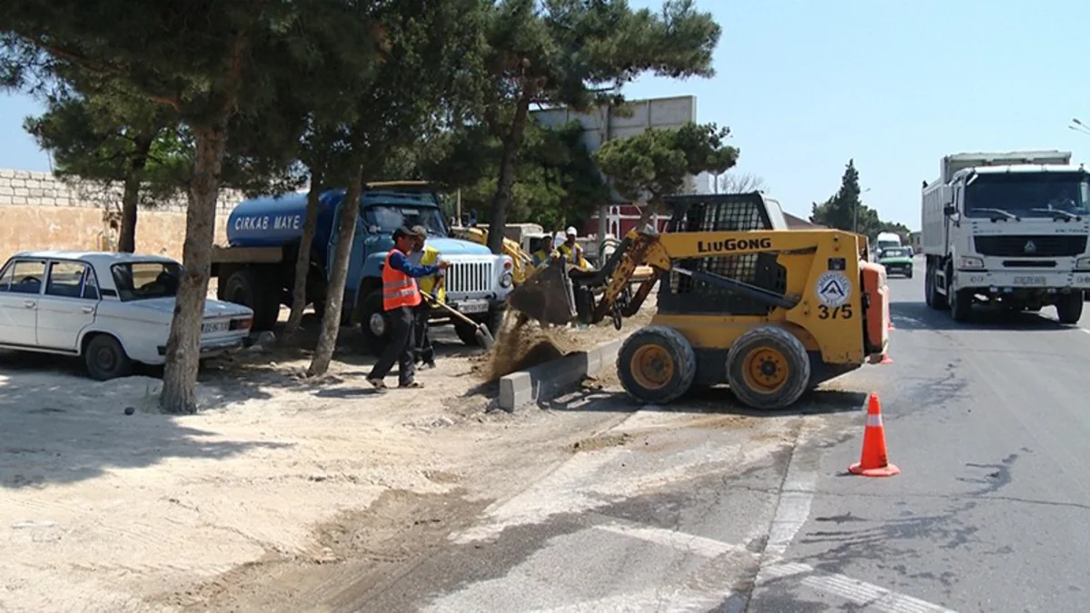 ​Bakının Xəzər rayonunda mərkəzi yol təmir olunur