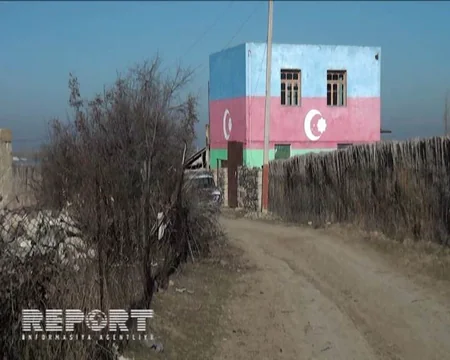 Goranboy sakini evini Azərbaycan bayrağının rənglərinə bürüyüb - FOTO