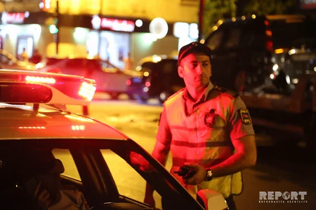 Bakıda maşın işıqforun qırmızı işığında keçərək qəza törədib, 2 nəfər yaralanıb - FOTO - VİDEO