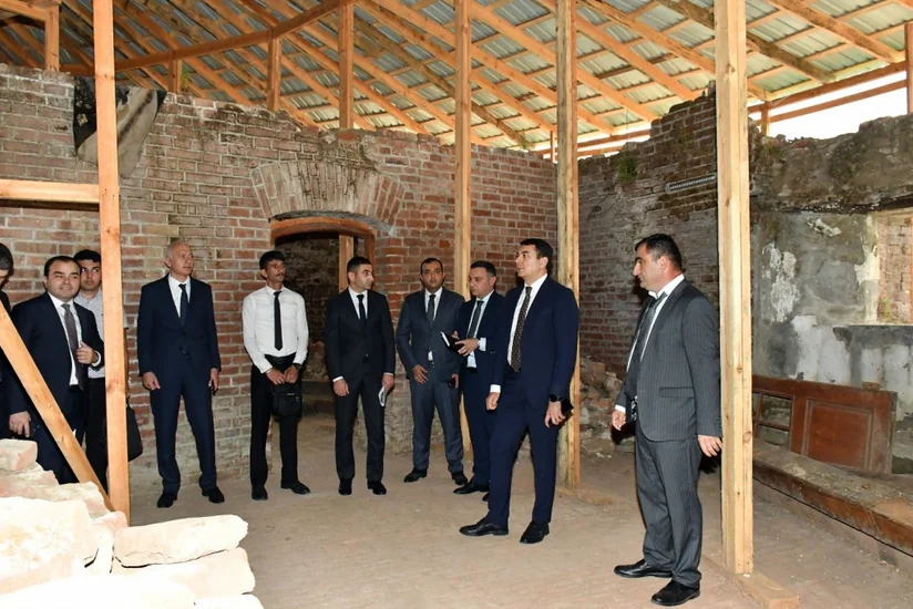 Mədəniyyət naziri Lənkəranda Dairəvi qalaya baxış keçirib
