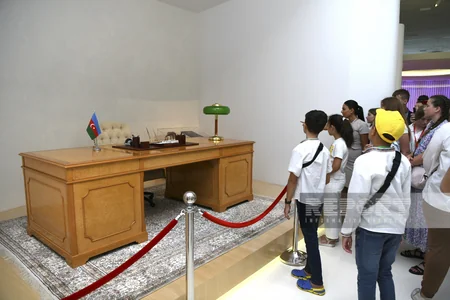 Ukraynalı uşaqlar Heydər Əliyev Mərkəzində olublar