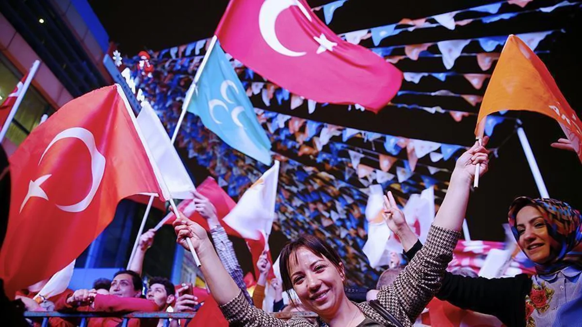 Türkiyədə seçicilər konstitusiyaya düzəlişləri dəstəkləyiblər