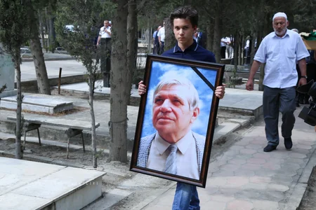 Akademik Ağamusa Axundov II Fəxri xiyabanda dəfn olunub