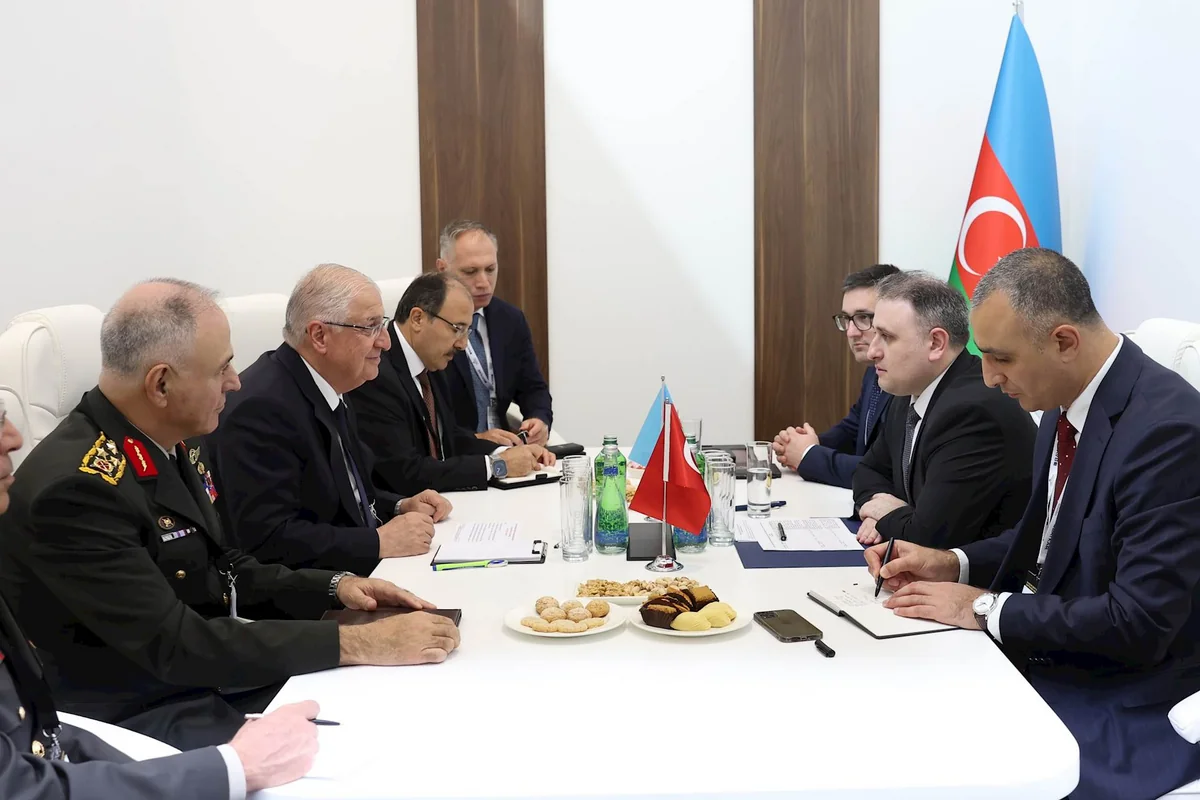 Vüqar Mustafeyev Türkiyənin milli müdafiə naziri ilə görüşüb