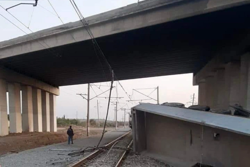 Şabranda yük maşınının körpüdən aşması nəticəsində ölənlərin kimliyi məlum olub - YENİLƏNİB -2