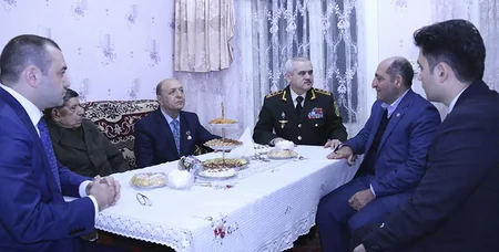 Dövlət Komitəsi bir qrup şəhid ailəsinə bayram sovqatı çatdırıb