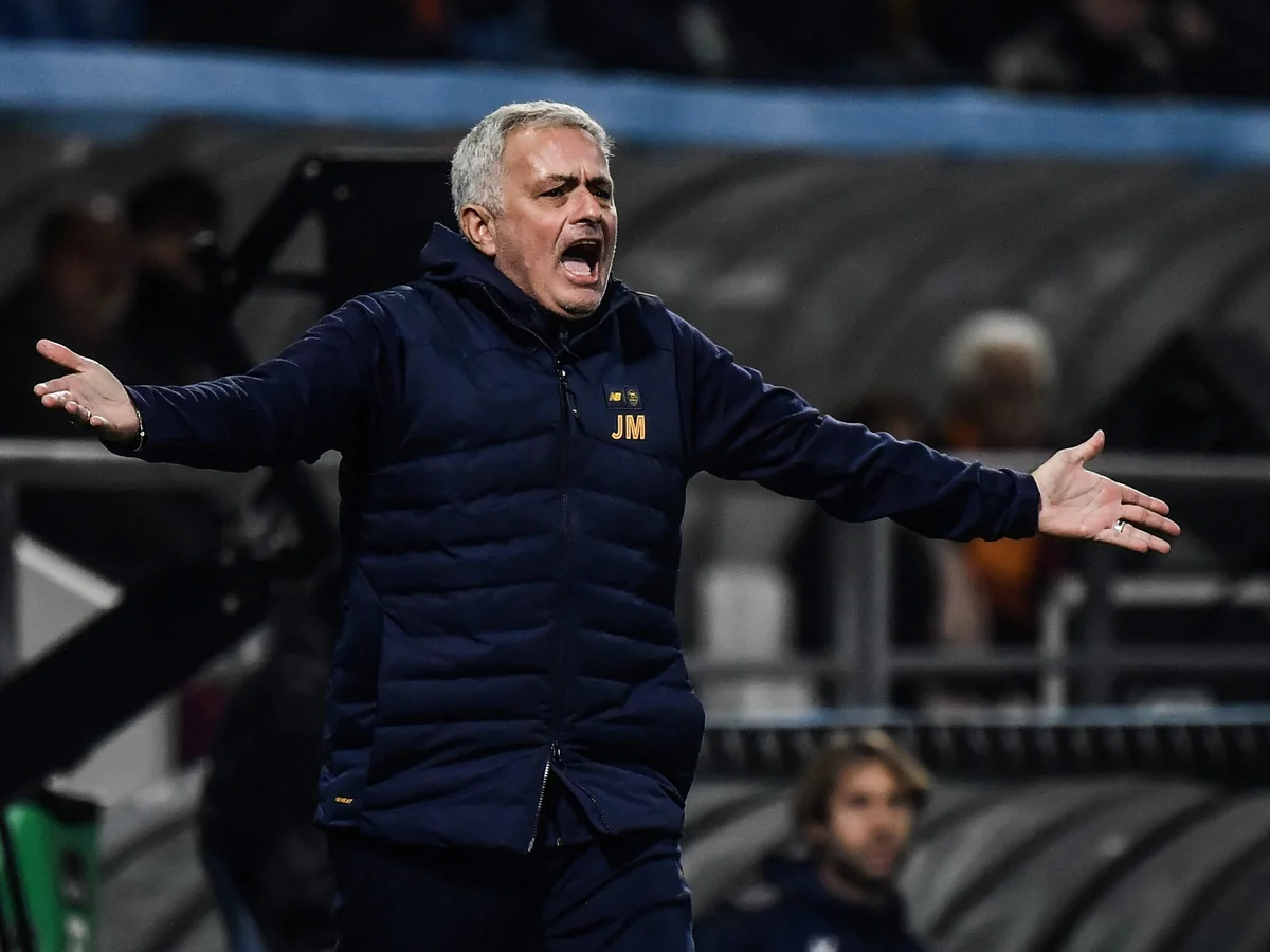 Joze Mourinyo futbolçulardan birinə Romadan ayrılmağı tövsiyə edib