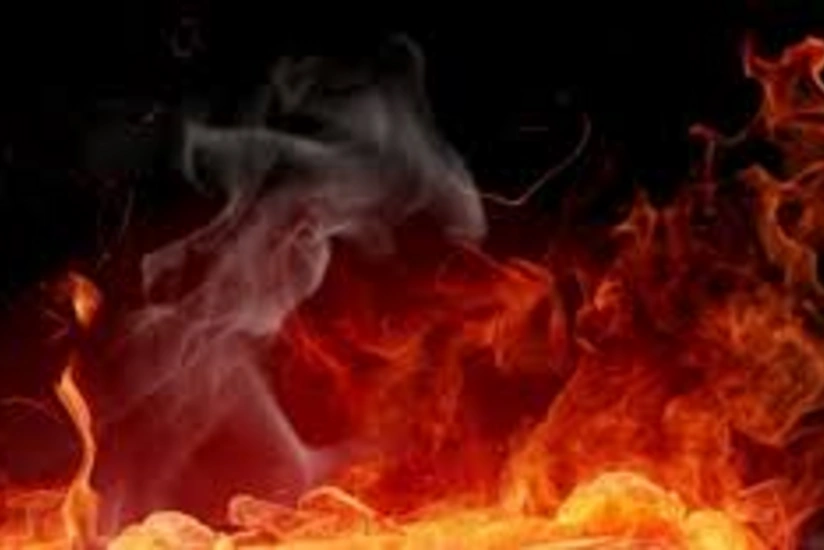 Bakıda piyada keçidində çayxana yanıb