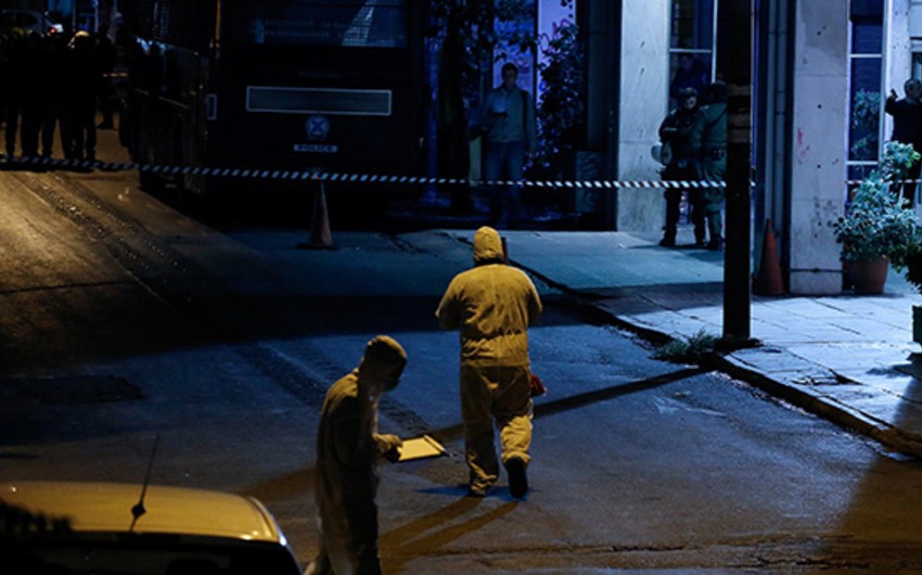Yunanıstanda müxalifət partiyasının mərkəzi qərargahına silahlı hücum olub