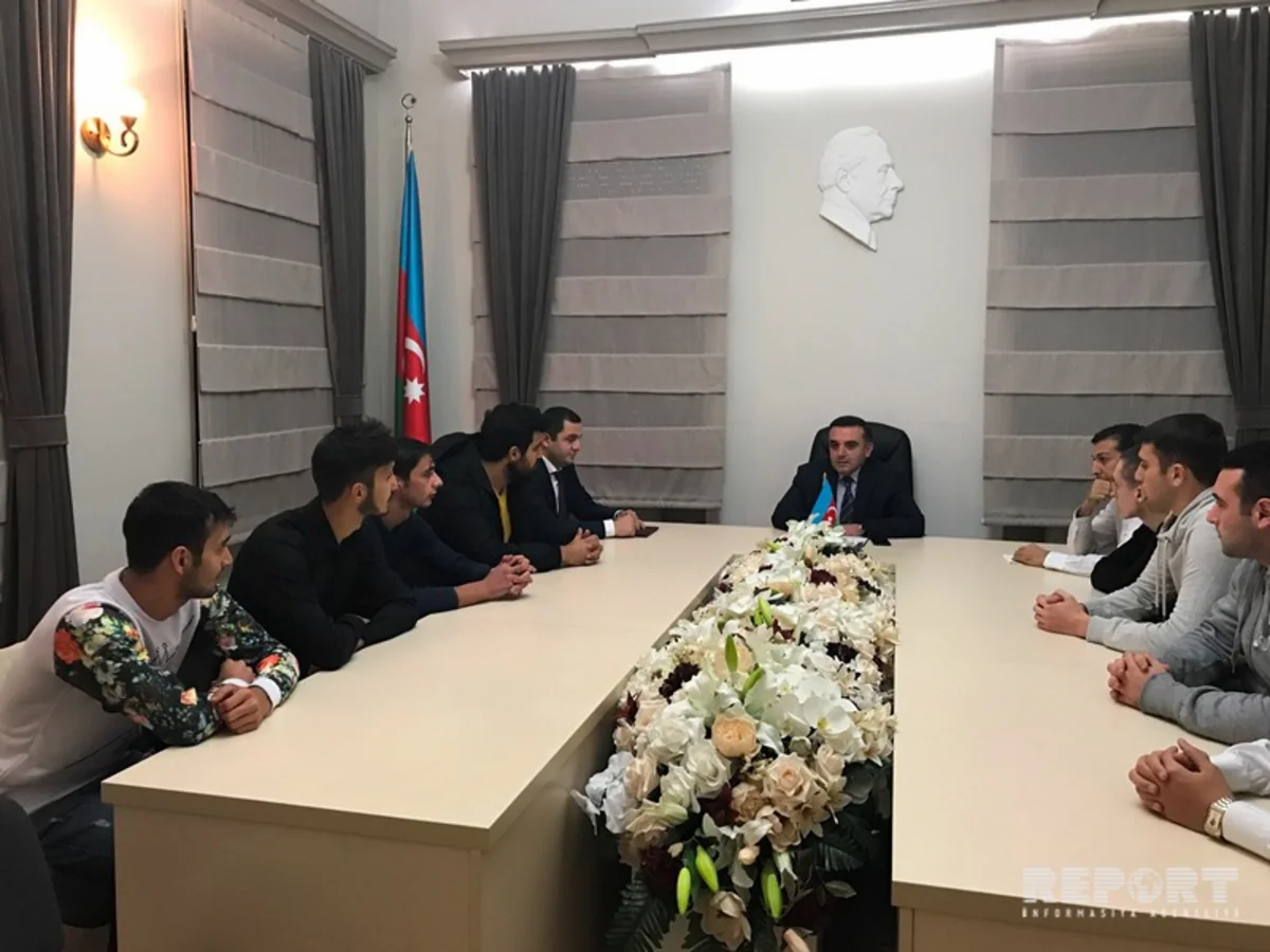 Azərbaycanın baş konsulu Batumidə təhsil alan azərbaycanlı tələbələrlə görüşüb