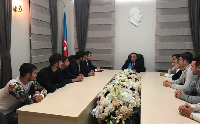 Azərbaycanın baş konsulu Batumidə təhsil alan azərbaycanlı tələbələrlə görüşüb