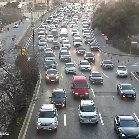 Bakının bir sıra yollarında tıxac müşahidə edilir - SİYAHI