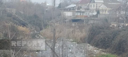 Xaçmazın mərkəzində suvarma kanalı zibilliyə çevrilib, ərazidə antisanitariya yaranıb