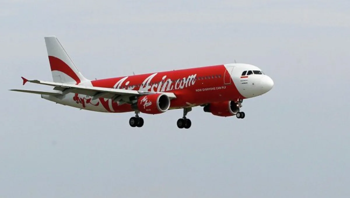 Минтранс Индонезии проверяет сведения о том, что самолет Air Asia сел