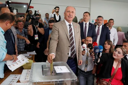 Türkiyədə müxalifətdən olan namizədlər seçkilərdə səs veriblər