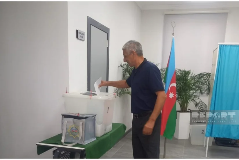 Zabuxda seçicilər səsvermə hüququndan istifadə edirlər