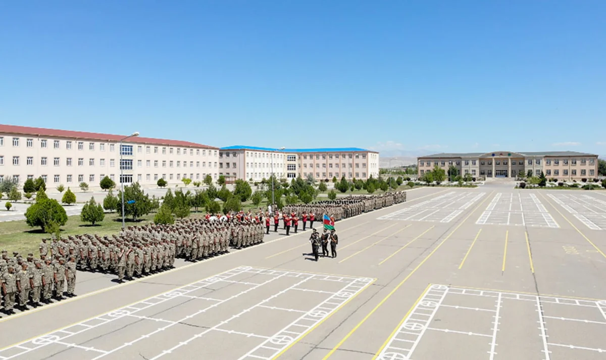 Əlahiddə Ümumqoşun Orduda gənc əsgərlər növbəti xidmət yerlərinə göndərilib